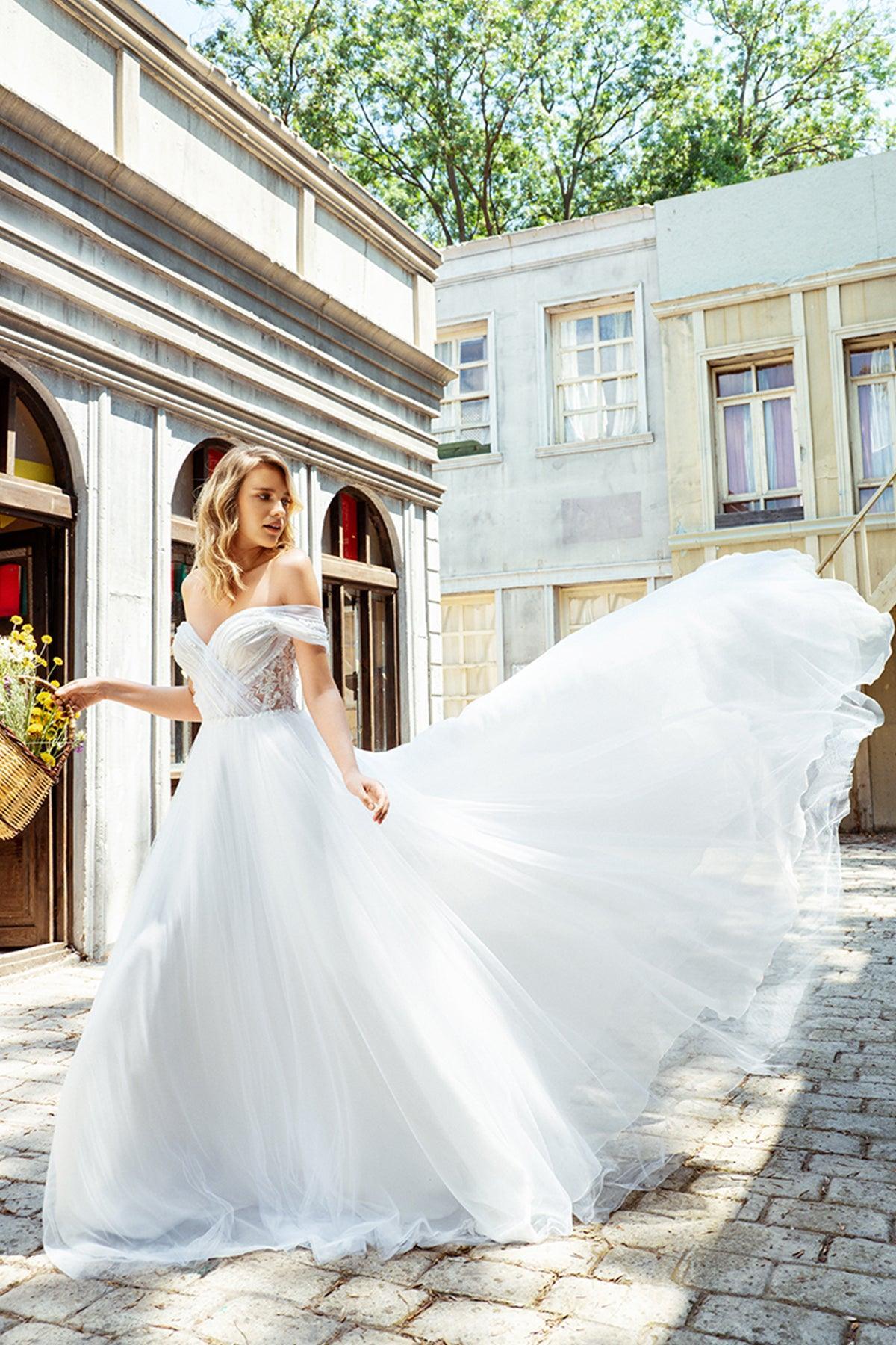 Bia Drapeli Kayık Yaka Düz Kesim Gelinlik - Mediha Cambaz Bridal